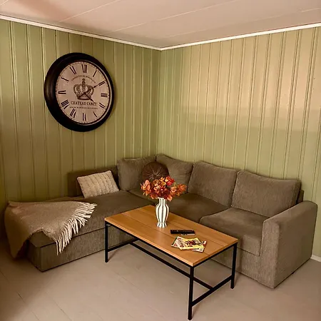 Apartamento Kjellerleilighet Bjorge